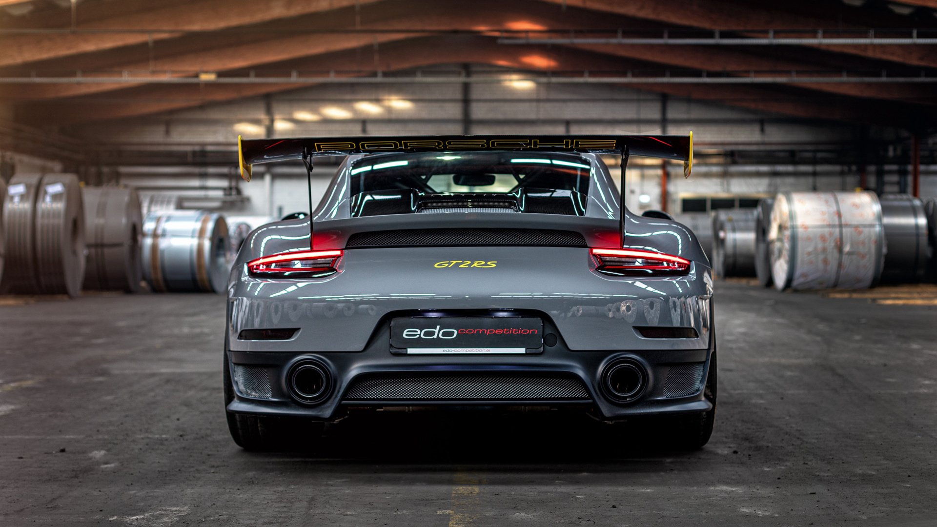 赫罗纳精准长传打穿对手防线，赫罗纳队服