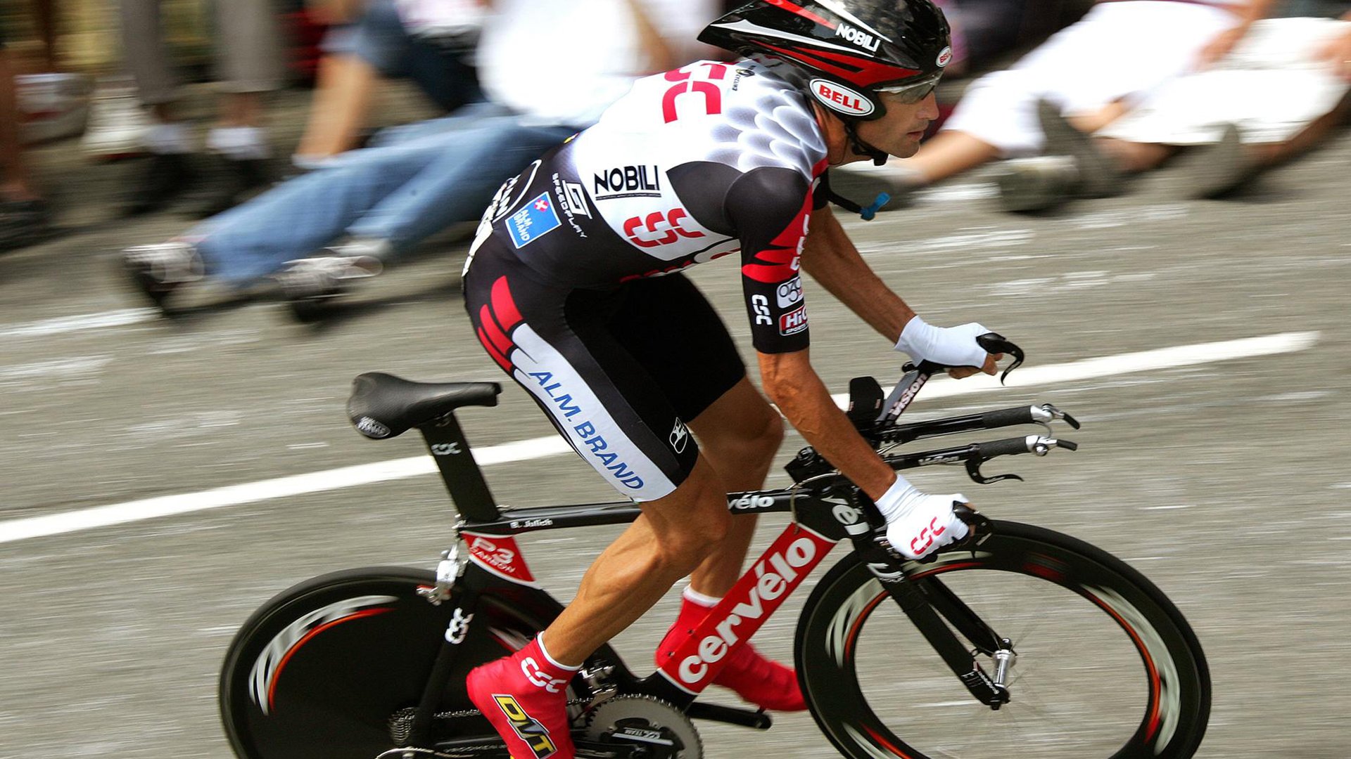 内斯塔：伤病缠身的优雅后卫，坚持与不屈，内斯塔太帅了